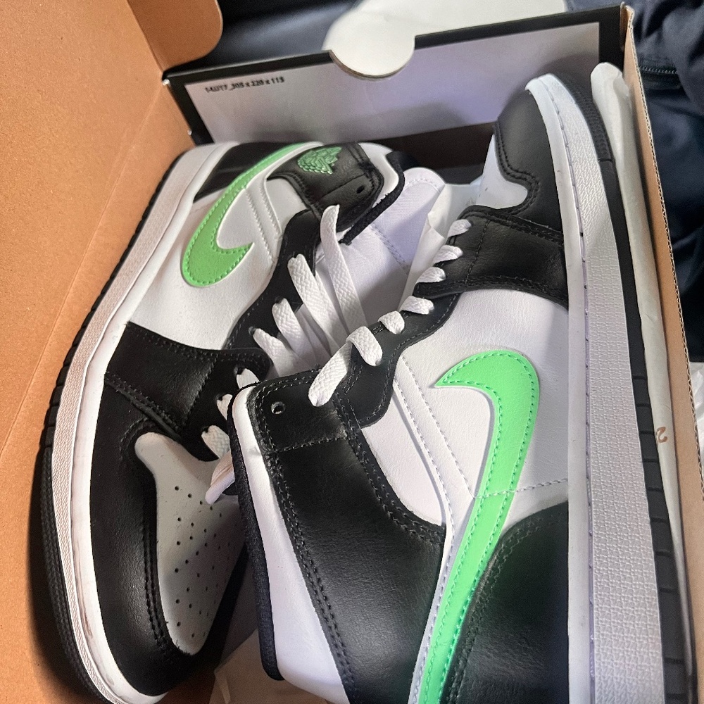 Air Jordan Mid
